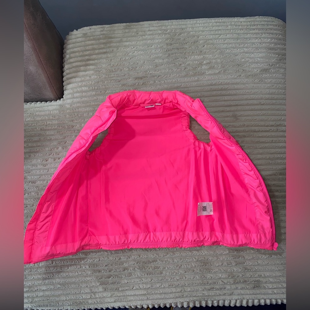 🐈⬛🩷 PUMA Girls Hot Pink Puffer Vest | Size 5/6 | Trendy & Cozy - Picture 4 of 7